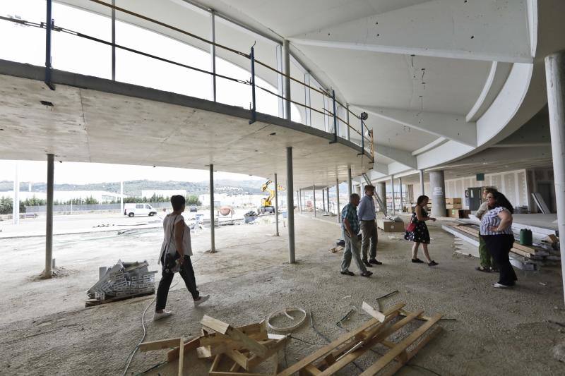 Los integrantes del Movimiento Vecinal por la Segunda Fase del Hospital realizaron ayer por la tarde una visita guiada a las nuevas instalaciones sanitarias que se levantan en El Cuartillo