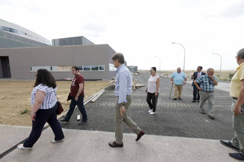 Los integrantes del Movimiento Vecinal por la Segunda Fase del Hospital realizaron ayer por la tarde una visita guiada a las nuevas instalaciones sanitarias que se levantan en El Cuartillo