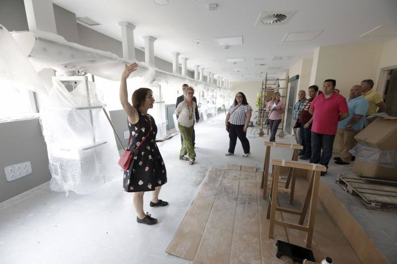 Los integrantes del Movimiento Vecinal por la Segunda Fase del Hospital realizaron ayer por la tarde una visita guiada a las nuevas instalaciones sanitarias que se levantan en El Cuartillo