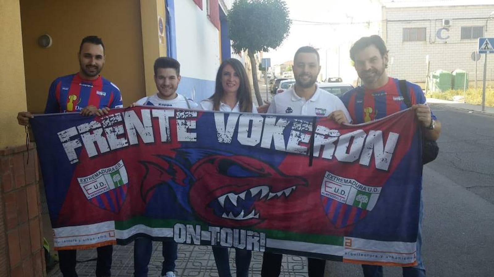 Fotos: La afición del Extremadura y su viaje por la ilusón a Cartagena