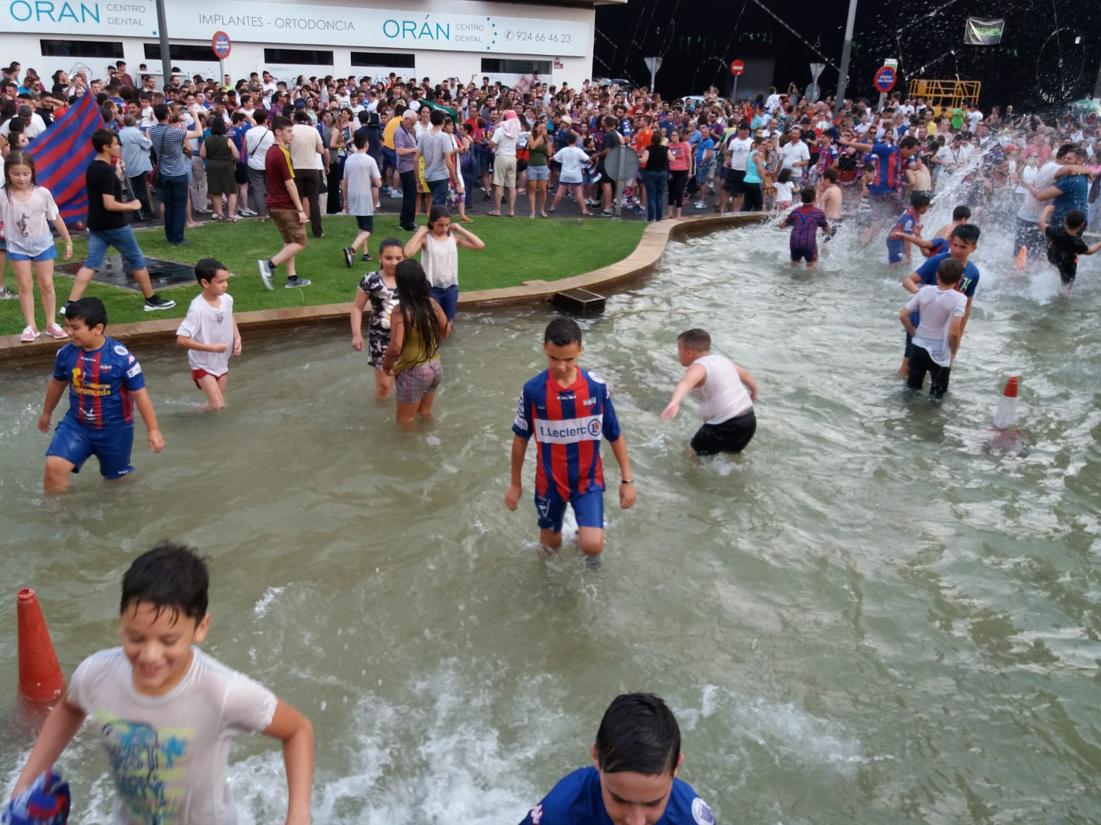 Fotos: Almendralejo celebra el ascenso del Extremadura
