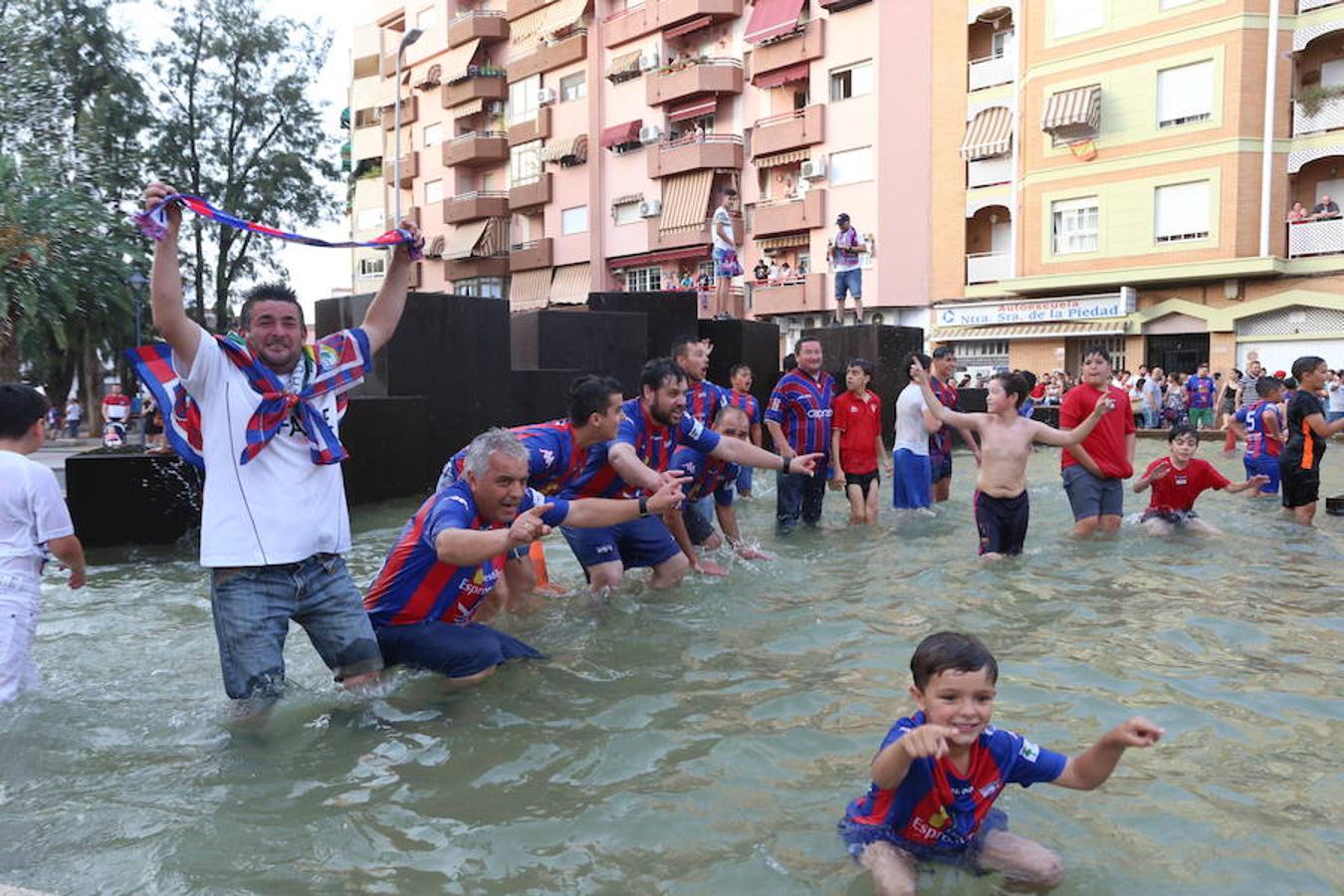 Fotos: Almendralejo celebra el ascenso del Extremadura