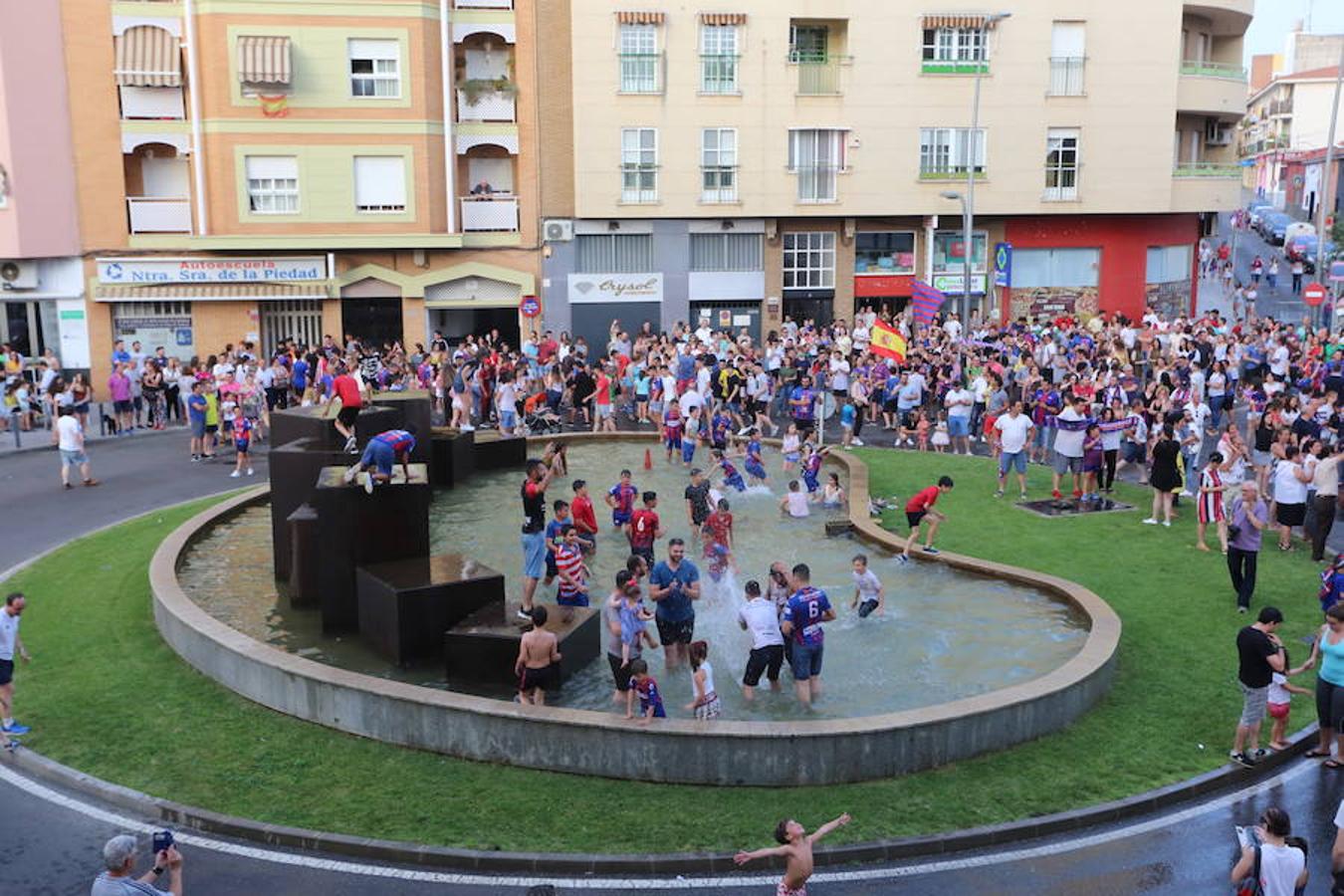 Fotos: Almendralejo celebra el ascenso del Extremadura
