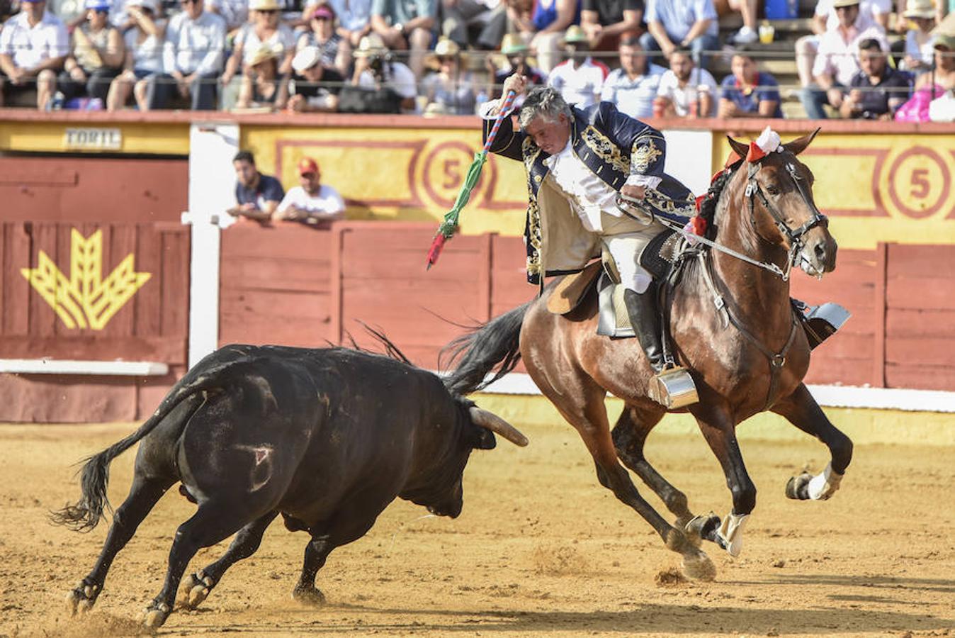 Joao Moura cierra su actuación con una vuelta al ruedo por iniciativa propia tras una actuación sin brillo en la que falló con los rejones de muerte