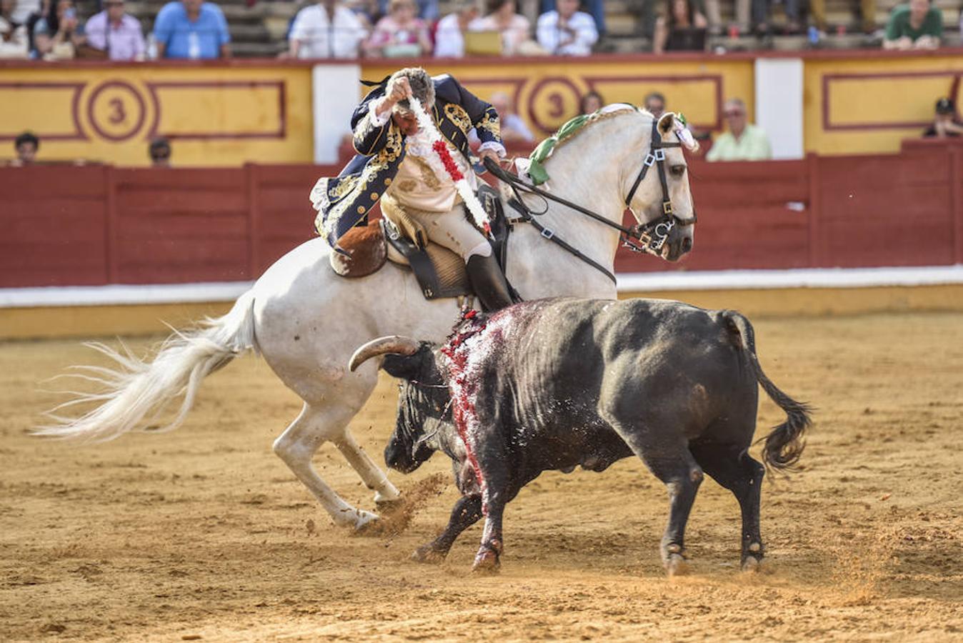 Joao Moura cierra su actuación con una vuelta al ruedo por iniciativa propia tras una actuación sin brillo en la que falló con los rejones de muerte