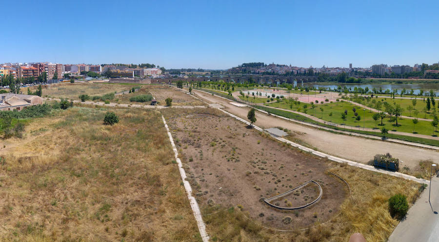 Estos son los terrenos que están entre el puente de Palmas y el pabellón Juancho Pérez:: CASIMIRO MORENO
