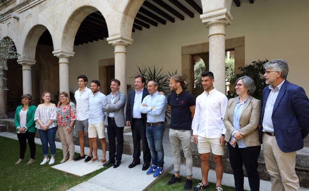 Vara ha recibido a una delegación del Extremadura UD por el ascenso a Segunda