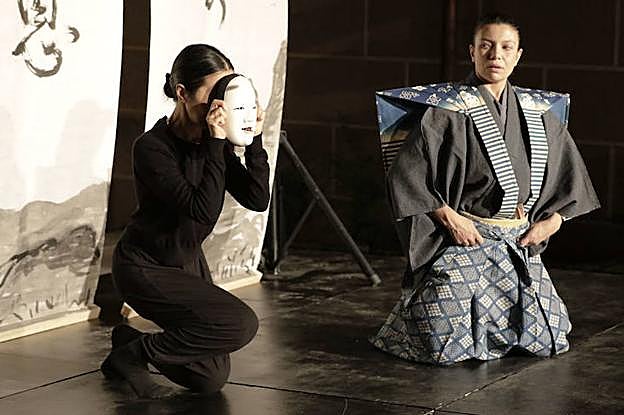 Esta noche vuelve a celebrarse un montaje sobre danza portuguesa en el mismo recinto. :: l. cordero