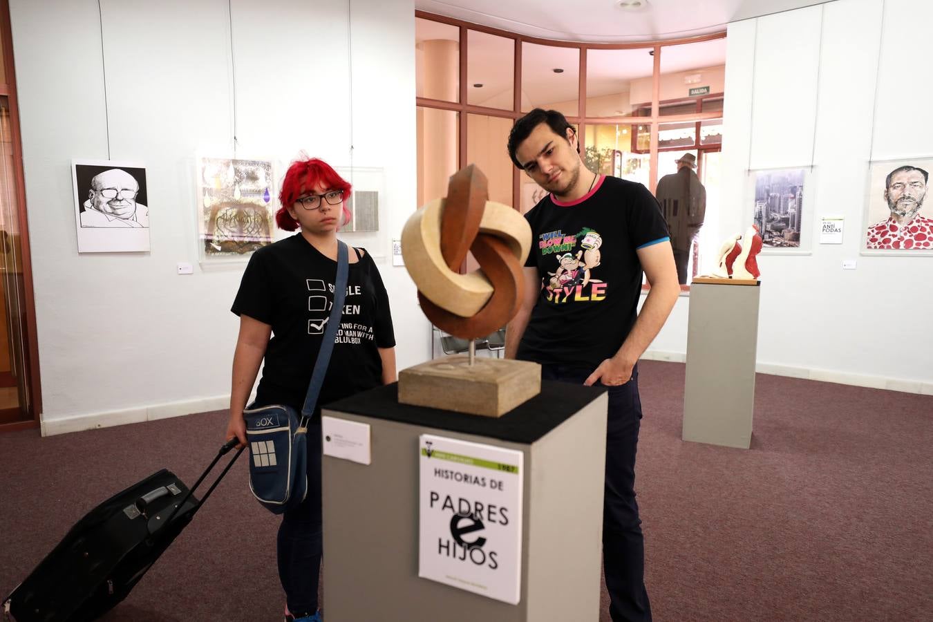 El centro cultural Santo Domingo de Fundación CB en Mérida acoge la muestra colectiva 'Pepe Carvalho', que compila obras de más de 40 artistas en homenaje a Manuel Vázquez Montalbán, que se puede visitar del 19 de junio al 20 de julio. La exposición hace un recorrido por los libros de la colección de Manuel Vázquez Montalbán; a cada artista se le facilitó un ejemplar de la serie y cada uno de ellos ha representado situaciones o sensaciones que el mismo le evocaba. Las obras han sido realizadas sobre papel, en homenaje al propio papel del libro. Son más de 40 artistas contemporáneos los que participan en esta exposición, entre ellos algunos de los más representativos del arte visual, como Plensa, Uslé, Arroyo, Feito, Leiro, Ballester, Ciria, Moix, Broto, Genovés o Lamas.