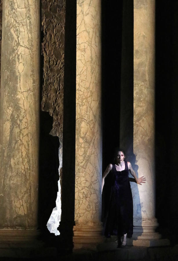 La cantaora Sandra Carrasco se suma para dar brillo al notable montaje de Antonio Ruz para el arranque del Festival de Mérida