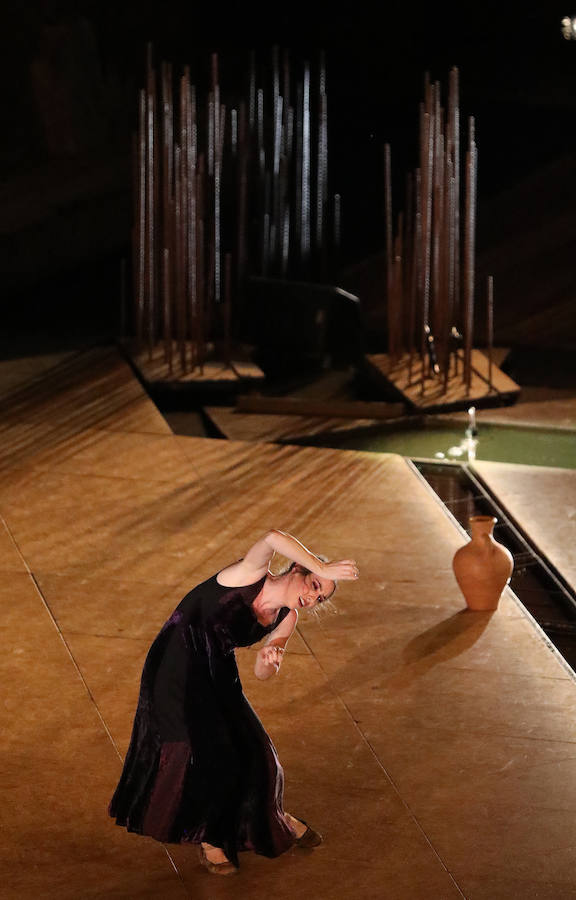 La cantaora Sandra Carrasco se suma para dar brillo al notable montaje de Antonio Ruz para el arranque del Festival de Mérida