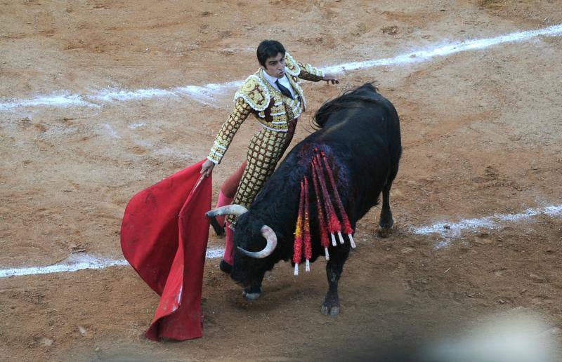 Dos faenas bellísimas del torero de Galapagar, exquisito con el capote, y tarde desatada de Miguel Ángel, que provoca el indulto de un nobilísimo toro de Jnadilla en Algeciras