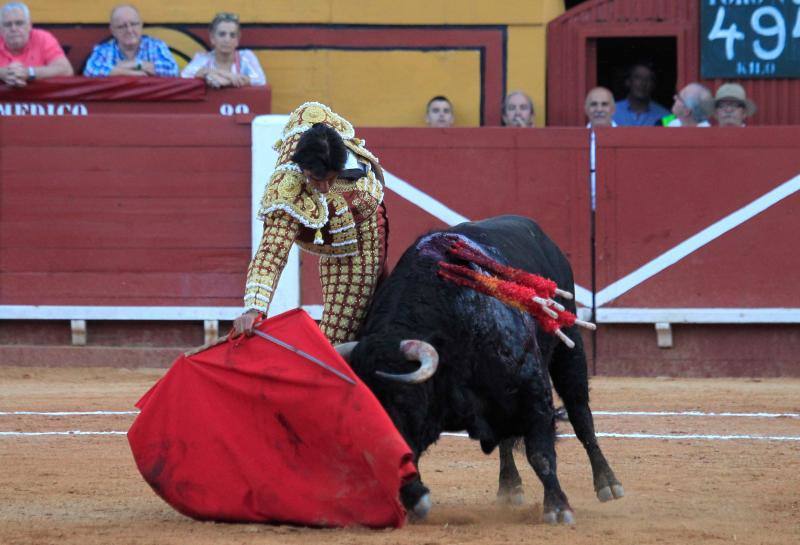 Dos faenas bellísimas del torero de Galapagar, exquisito con el capote, y tarde desatada de Miguel Ángel, que provoca el indulto de un nobilísimo toro de Jnadilla en Algeciras