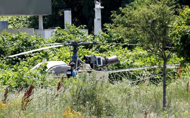 El helicóptero en el que se fugó, abandonado.