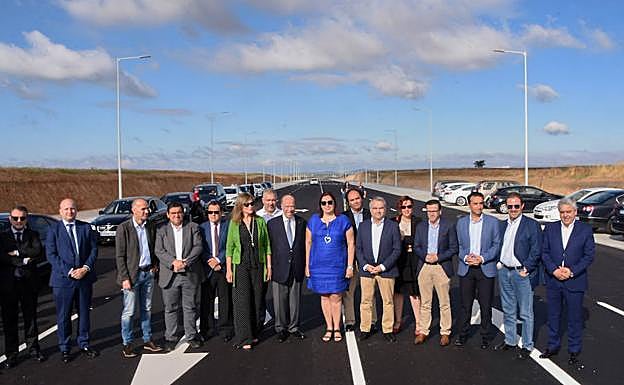 16 políticos para seis calles