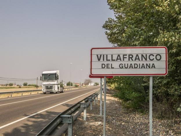 Cartel indicativo de acceso a la pedanía de Villafranco. :: hoy