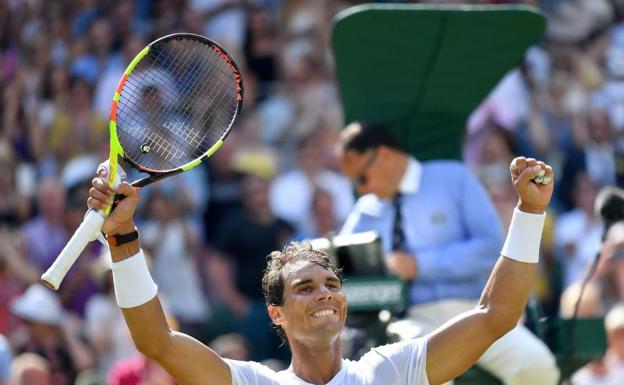 Rafa Nadal celebra su victoria ante Alex De Miñaur. 