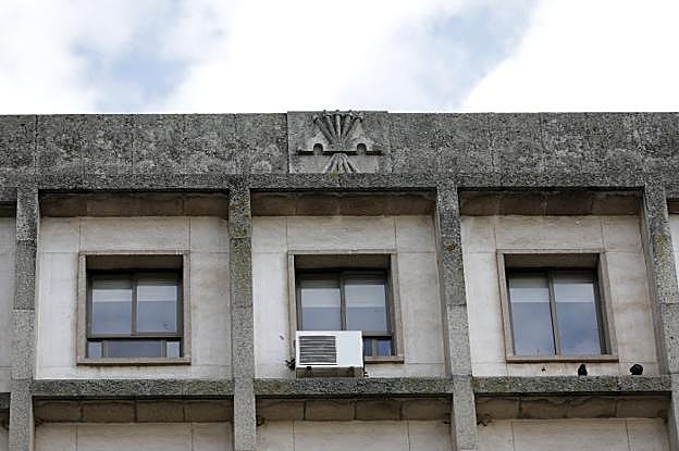 Yugo y flechas en el edificio sindical de la calle Primo de Rivera. 