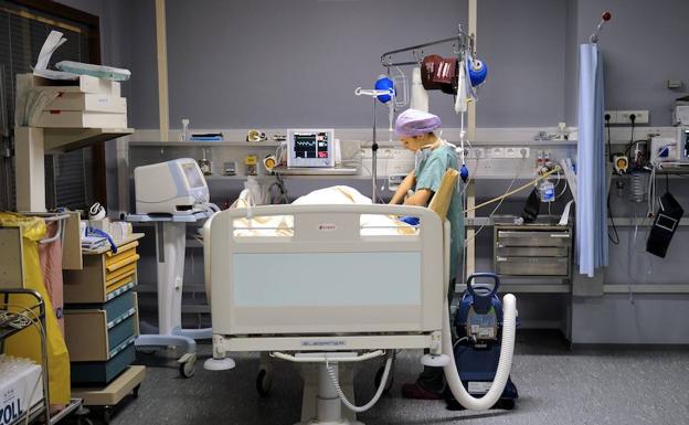 Los enfermeros denuncian el cierre de 14.000 camas en verano