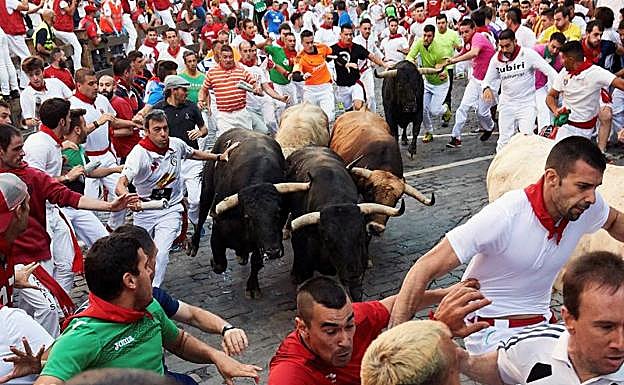 Los toros de Núñez del Cuvillo dejan sólo 3 heridos leves a pesar del peligro que han sembrado
