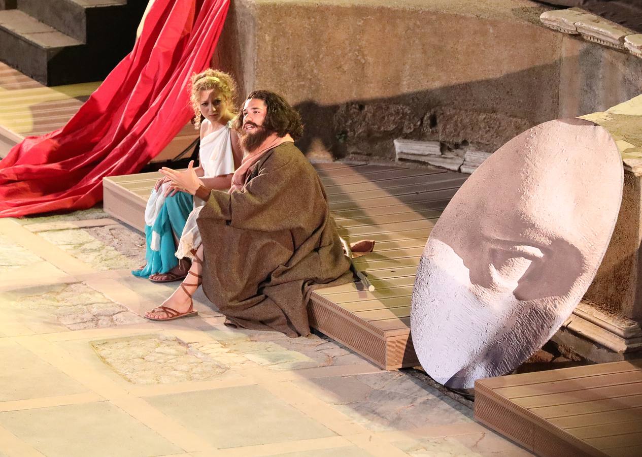 Una reflexión sobre el abuso de poder en la sociedad, la lujuria, el sexo y el drama han salpicado al 'Nerón' más artista (imaginario y soñador) en el estreno de la obra que lleva dicho nombre esta noche en la 64ª edición del Festival de Teatro de Mérida.