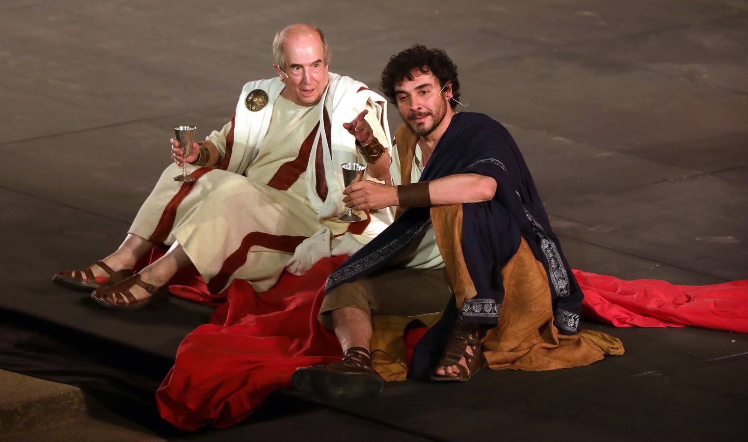 Una reflexión sobre el abuso de poder en la sociedad, la lujuria, el sexo y el drama han salpicado al 'Nerón' más artista (imaginario y soñador) en el estreno de la obra que lleva dicho nombre esta noche en la 64ª edición del Festival de Teatro de Mérida.