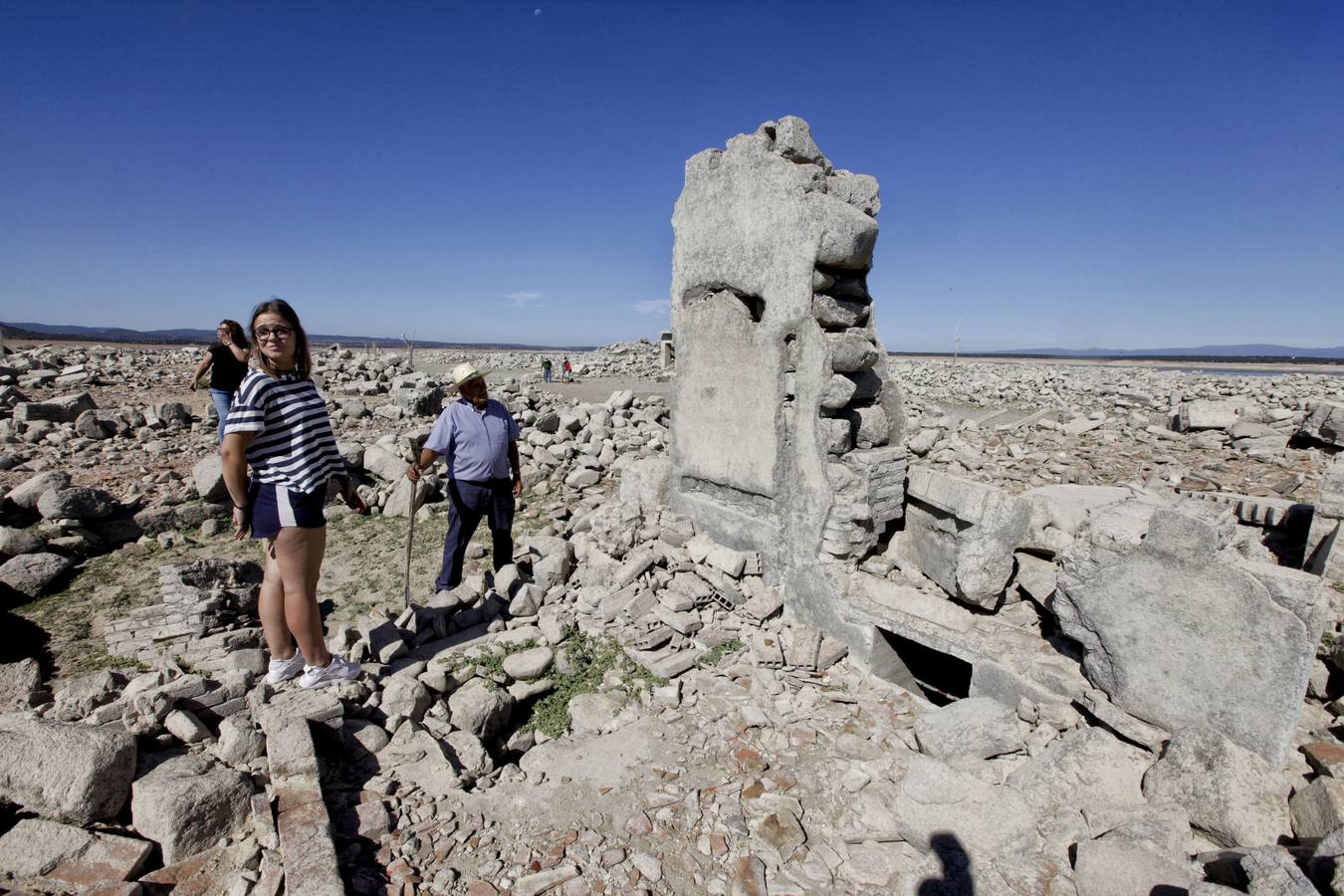 24- Sequía del 2017. Ruinas del pueblo que llegó a tener cerca de 2.000 habitantes antes de ser inundado.