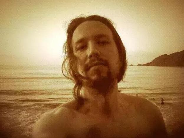 Pablo Iglesias, en la playa. :: r. c.