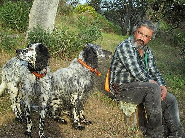 Cazador con sus perros. :: MIGUEL HERNÁNDEZ CABALLERO
