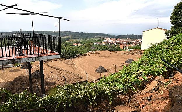 Así quedó la piscina, con el vaso completamente sepultado. :: 
