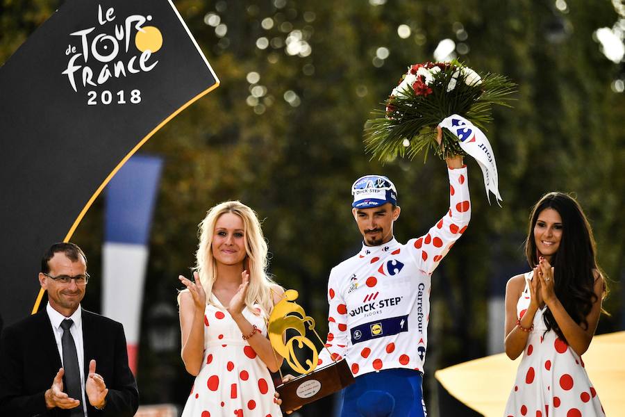 El francés Julian Alaphilippe, ganador del Premio de la Montaña que le acredita como mejor escalador del Tour de Francia. 