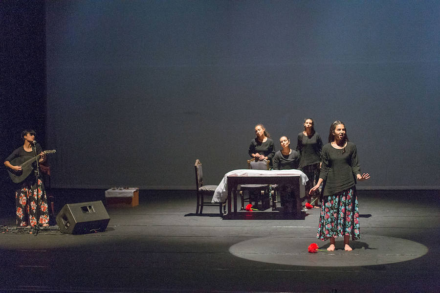 Material fotográfico de la obra de danza/teatro 'Las Bernardas', dirigida por Libertad Pozo y producida por la Compañía de Danza Contemporánea MAAT.