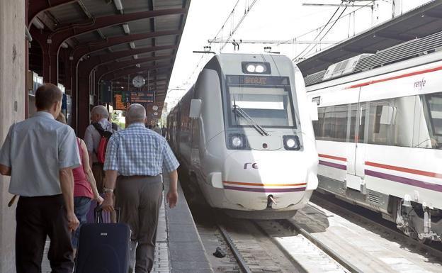 Modelo de tren S-599, que ya circula en la región.