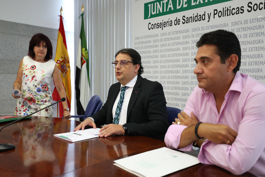 José María Vergeles, en el centro ayer en Mérida