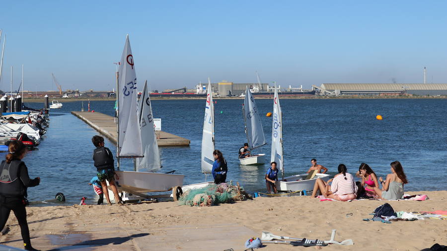 Actividades de vela en la ría de Punta Umbría este verano