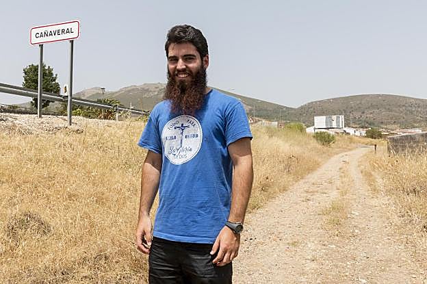 Kevin Pérez, en el camino que llega Cañaveral y que no logró terminar el peregrino alemán. :: andy solé