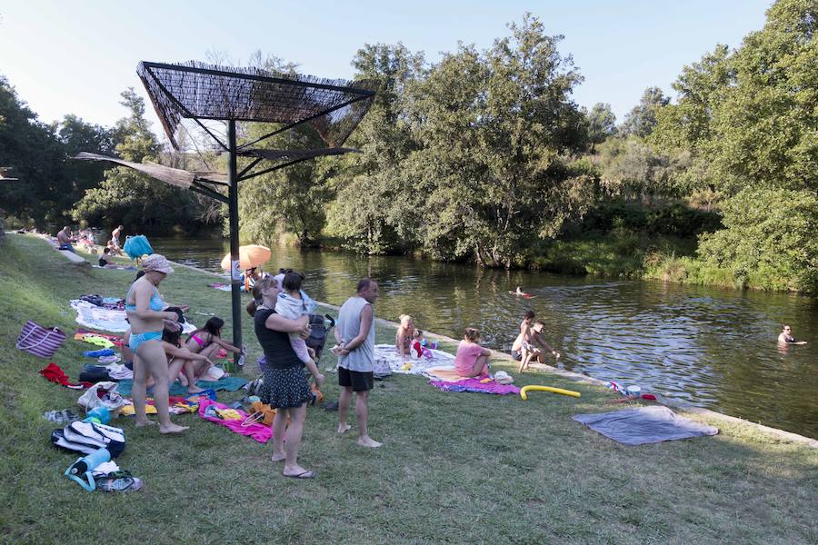 Piscina natural de Hoyos, una de las más populares de la Sierra de Gata.