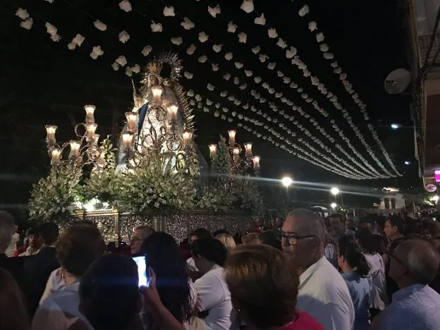 La procesión de subida de la virgen dio paso al acto central . :: g. c.