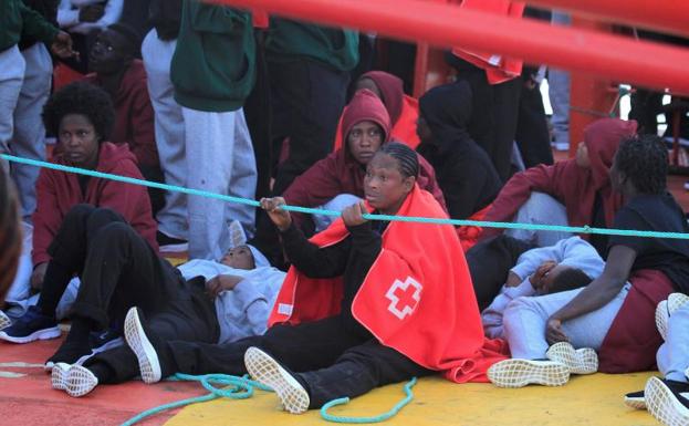 Ascienden a 524 los inmigrantes rescatados hoy en aguas andaluzas