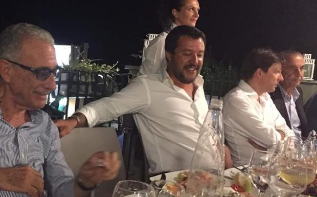 Salvini se fue de fiesta la noche posterior al derrumbe del puente de Génova