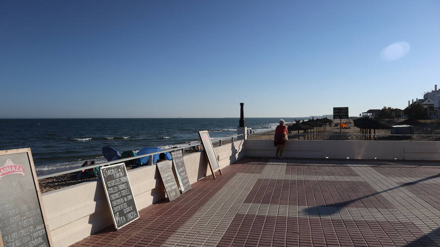 Pasarela para llegar a la playa sobre la ría de Isla Cristina