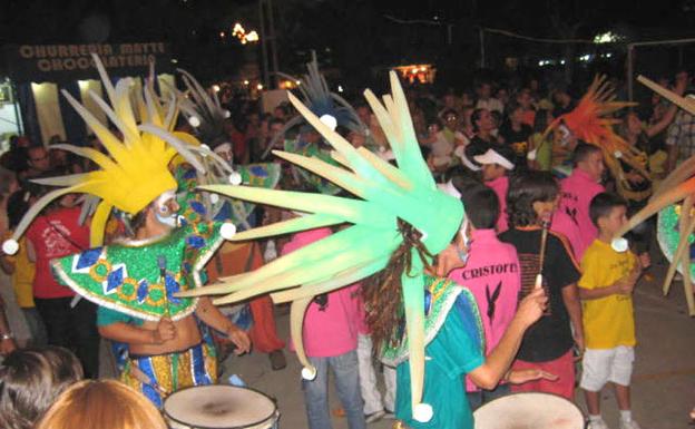 Desfile de peñas en las Fiestas del Ramo