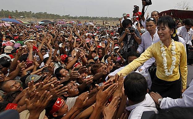 Dirigente birmana Suu Kyi durante la celebración del Año Nuevo. 