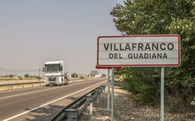 Cartel de acceso a Villafranco, cuyo nombre la Diputación quiere eliminar. :: hoy