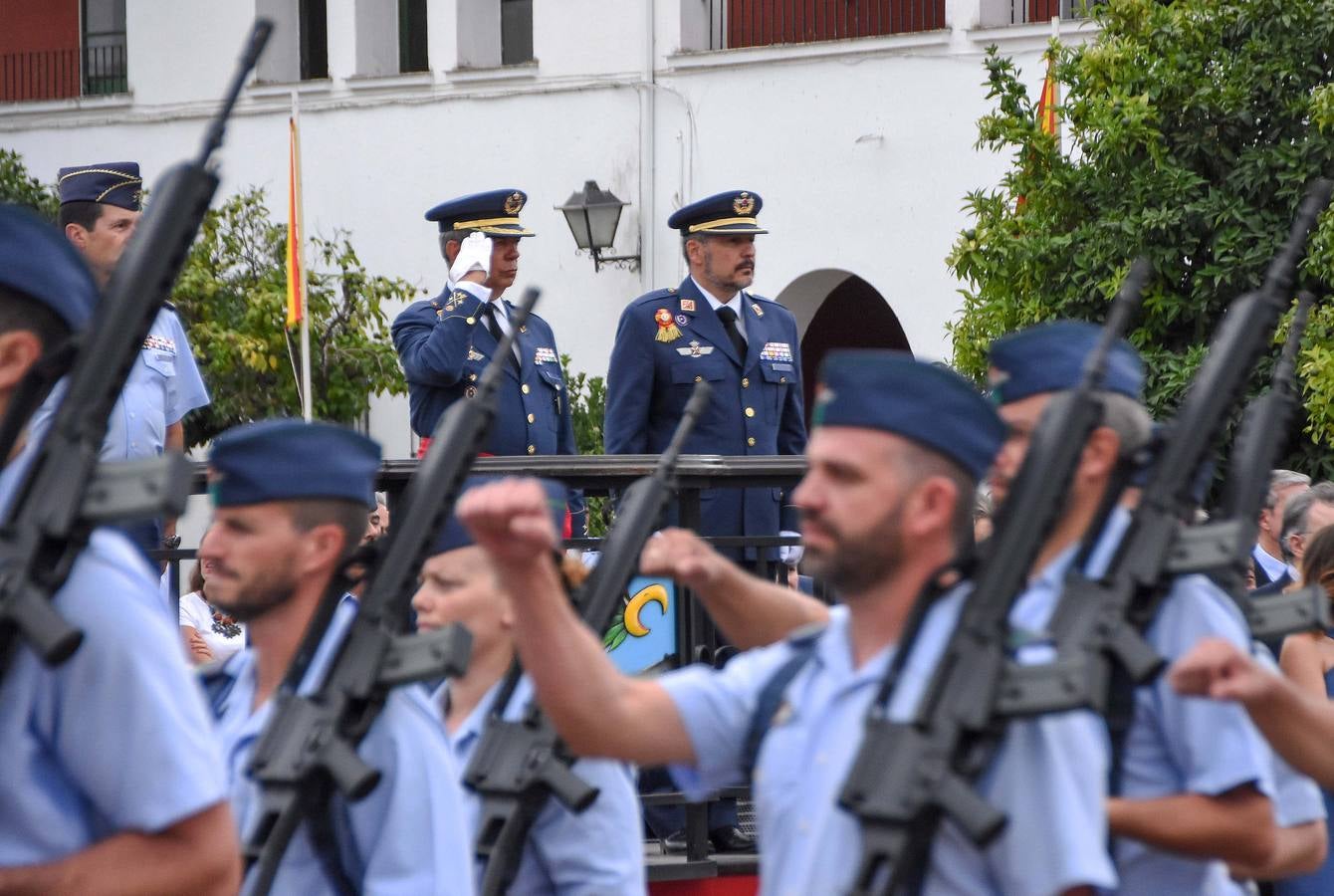 El coronel Francisco Javier Vidal Fernández ha tomado posesión del nuevo jefe de la Base Aérea de Talavera la Real y Ala 23 en sustitución del coronel Francisco Baños Castillo. Al acto, que se ha celebrado en la base pacense, ha asistido la delegada del Gobierno en Extremadura, Yolanda García Seco, entre otros. También ha asistido la vicepresidenta de la Junta de Extremadura y consejera de Hacienda y Administración Pública, Pilar Blanco-Morales; el vicepresidente primero de la Asamblea de Extremadura, José Andrés Mendo: y el alcalde de Badajoz, Francisco Javier Fragoso