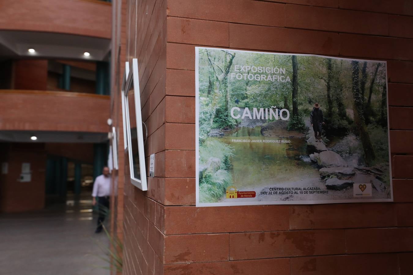 En el centro cultural Alcazaba de Mérida se puede visitar la exposición CAMINHO, del fotógrafo emeritense Francisco Javier Rodríguez. Es una colección 26 fotografías del Camino de Santiago, rutas y caminos. Hasta el 10 de septiembre se podrá disfrutar