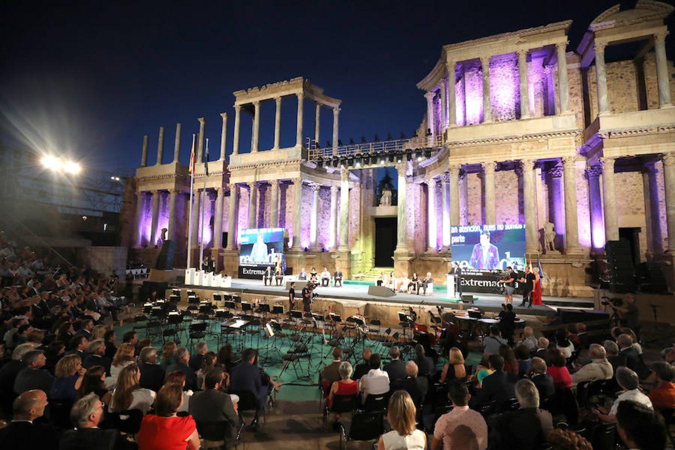 La reivindicación de la figura de la mujer y su importancia en la sociedad, la acción cultural en la región, y la alabanza a las personas que dedican su trabajo a ayudar a los más desfavorecidos han supuesto algunos de los puntos de atención en la ceremonia de entrega de las Medallas de Extremadura 2018