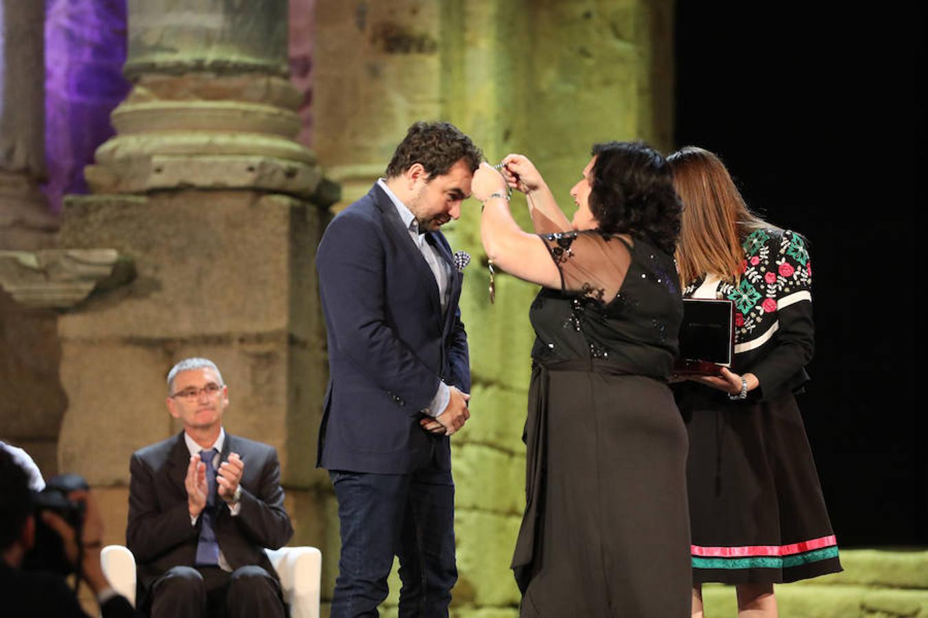 La reivindicación de la figura de la mujer y su importancia en la sociedad, la acción cultural en la región, y la alabanza a las personas que dedican su trabajo a ayudar a los más desfavorecidos han supuesto algunos de los puntos de atención en la ceremonia de entrega de las Medallas de Extremadura 2018