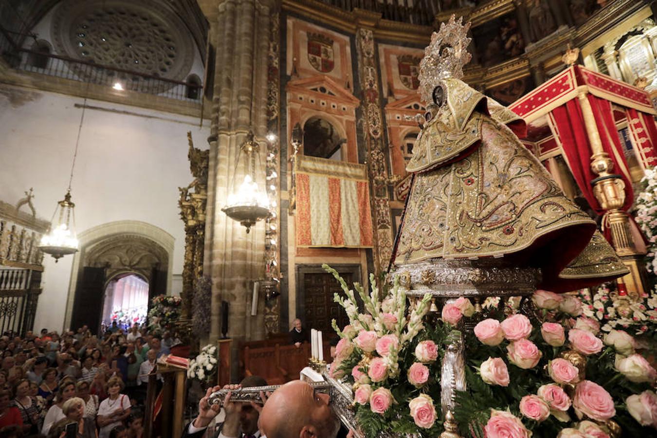 Miles de peregrinos han llegado hoy hasta el Real Monasterio, para participar en la fiesta popular y religiosa con motivo de la patrona