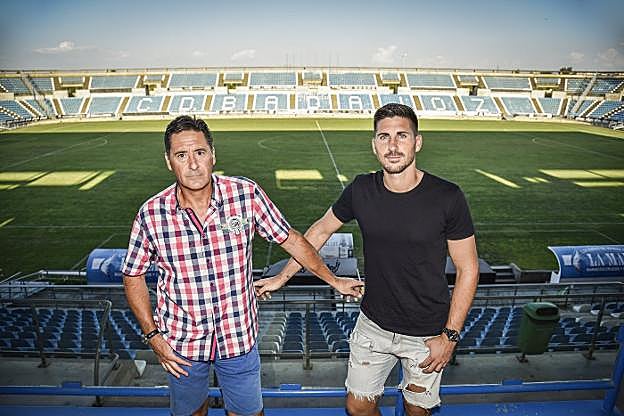 Sergio y César, dos generaciones de Morgado debutaron en el Badajoz separadas por 25 años. :: JOSÉ VICENTE ARNELAS